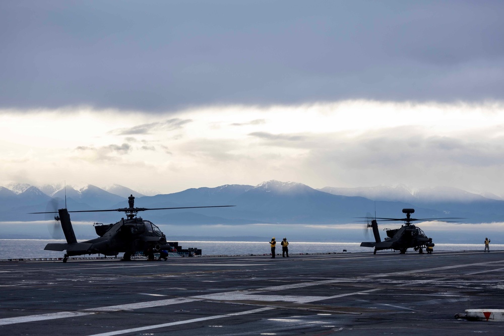 16th CAB Conducts Deck Landing Qualification on USS Ronald Reagan (CVN 76)