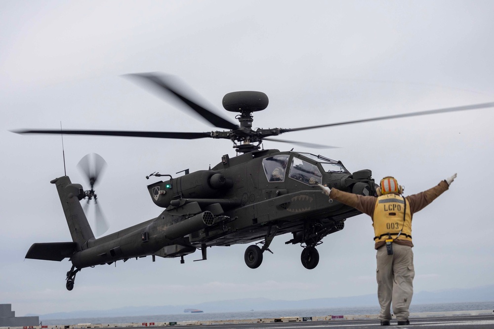 16th CAB Conducts Deck Landing Qualification on USS Ronald Reagan (CVN 76)