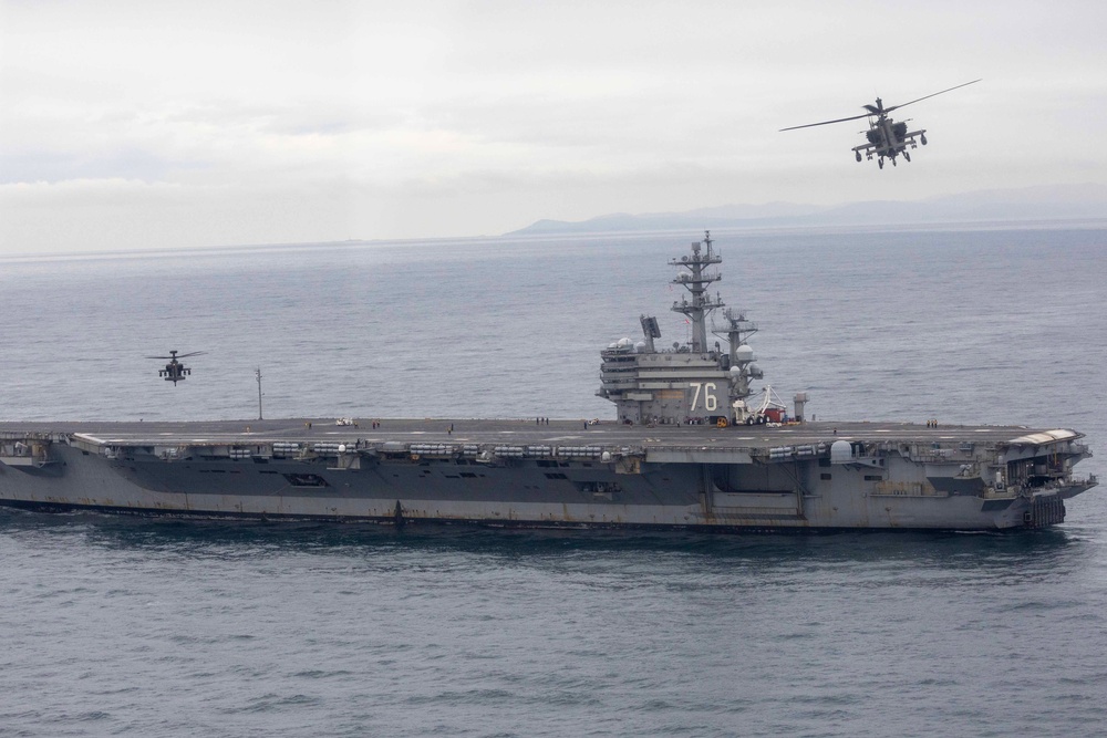 16th CAB Conducts Deck Landing Qualification on USS Ronald Reagan (CVN 76)