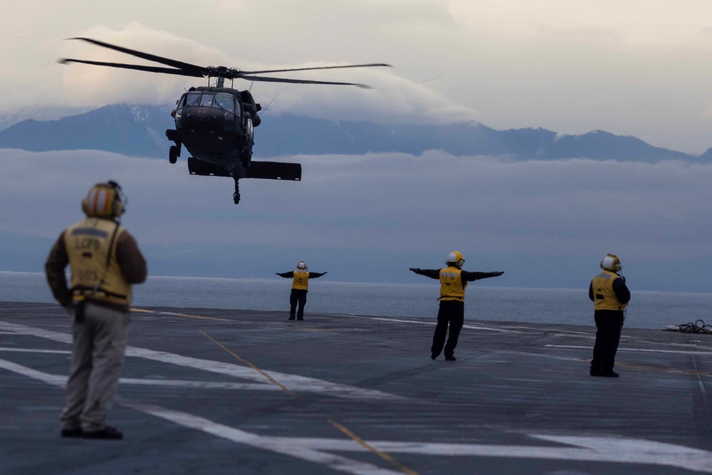 16th CAB Conducts Deck Landing Qualification on USS Ronald Reagan (CVN 76)