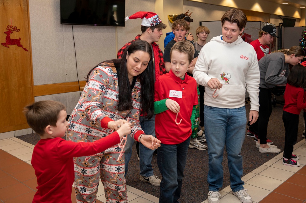 Naval Medical Center Portsmouth holds Annual Children’s Hematology/Oncology Christmas Party