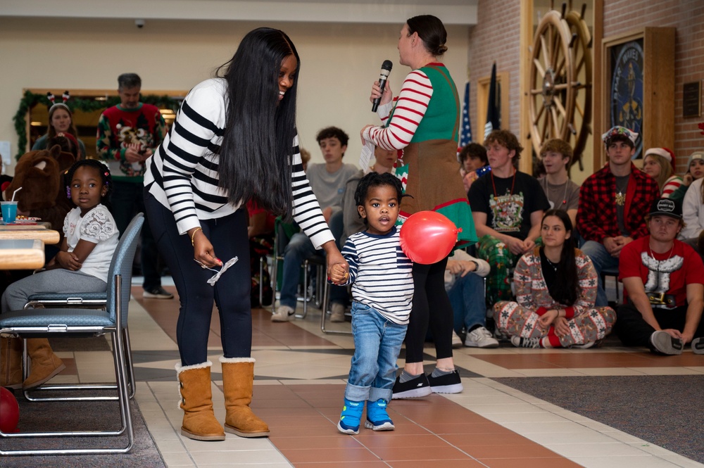 Naval Medical Center Portsmouth holds Annual Children’s Hematology/Oncology Christmas Party