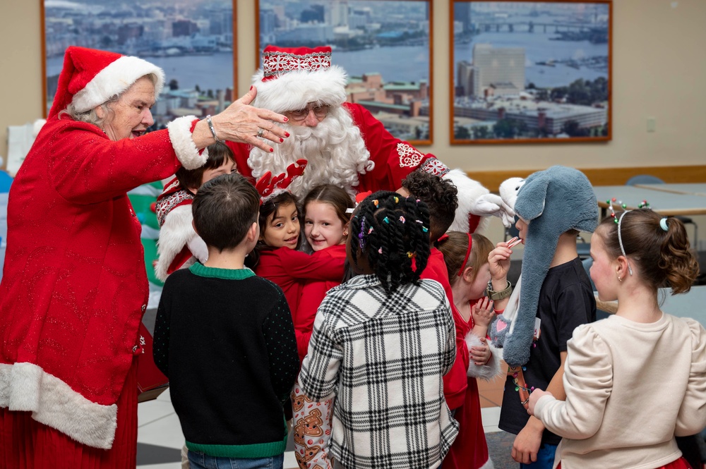 Naval Medical Center Portsmouth holds Annual Children’s Hematology/Oncology Christmas Party