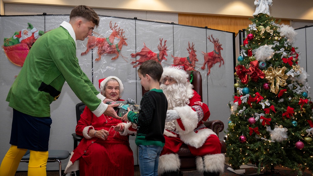 Naval Medical Center Portsmouth holds Annual Children’s Hematology/Oncology Christmas Party