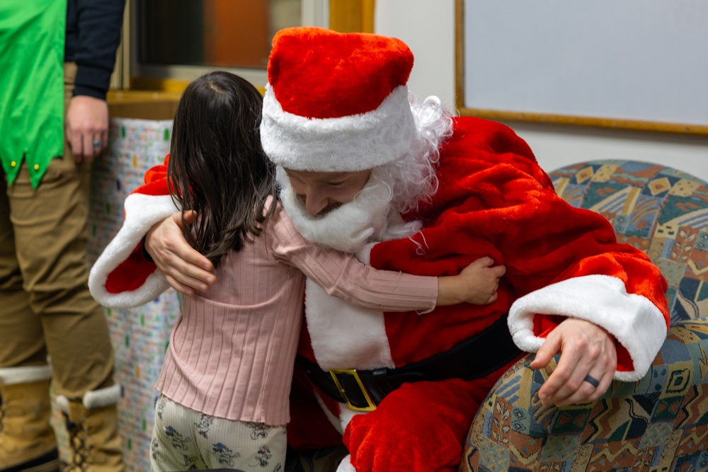 Service Members Deliver Toys in Kotzebue