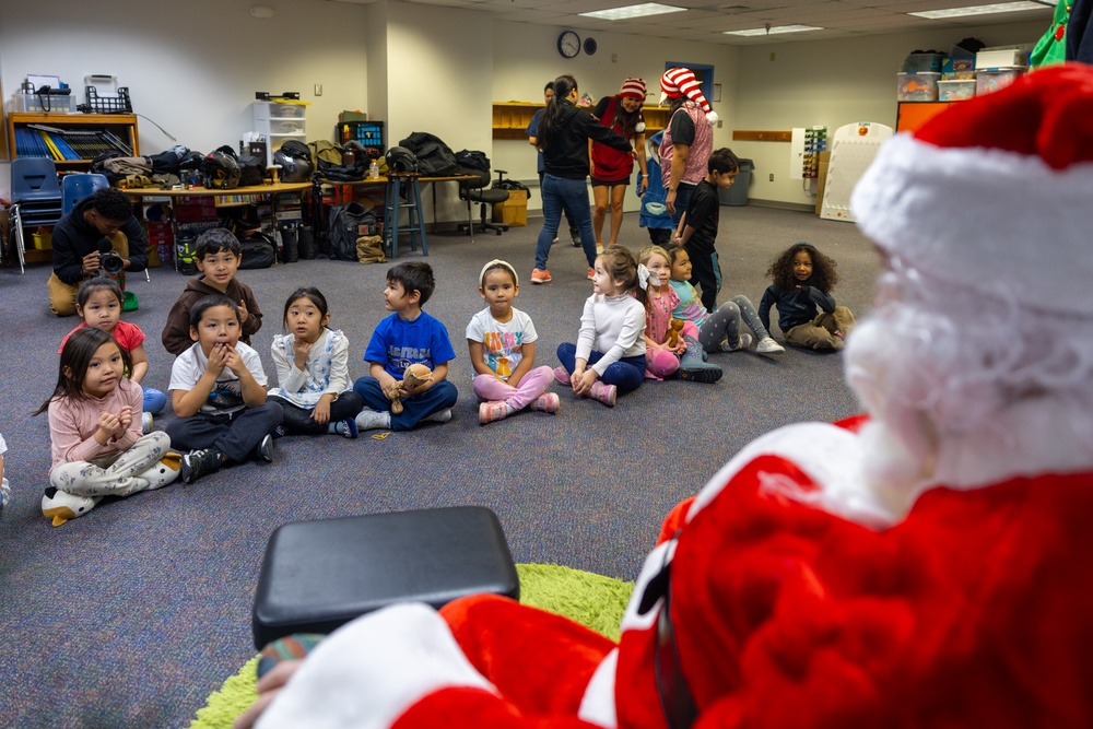 Service Members Deliver Toys in Kotzebue