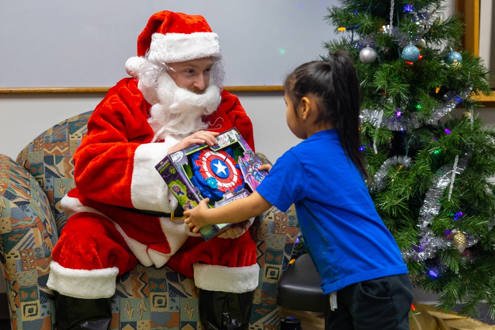 Service Members Deliver Toys in Kotzebue