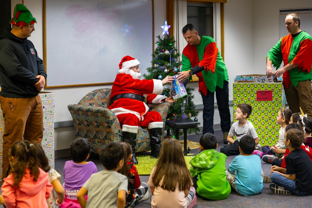 Service Members Deliver Toys in Kotzebue