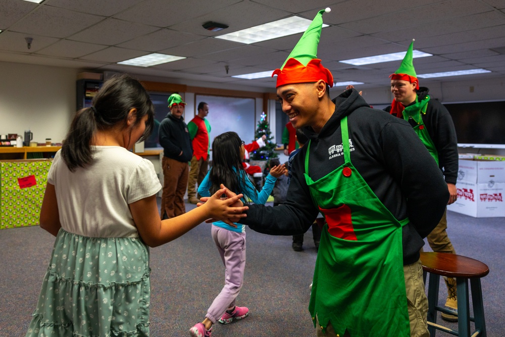 Service Members Deliver Toys in Kotzebue