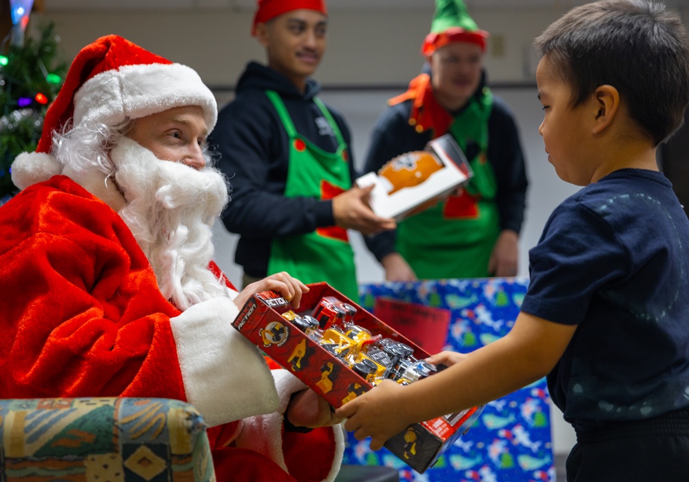 Service Members Deliver Toys in Kotzebue