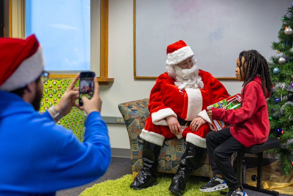 Service Members Deliver Toys in Kotzebue