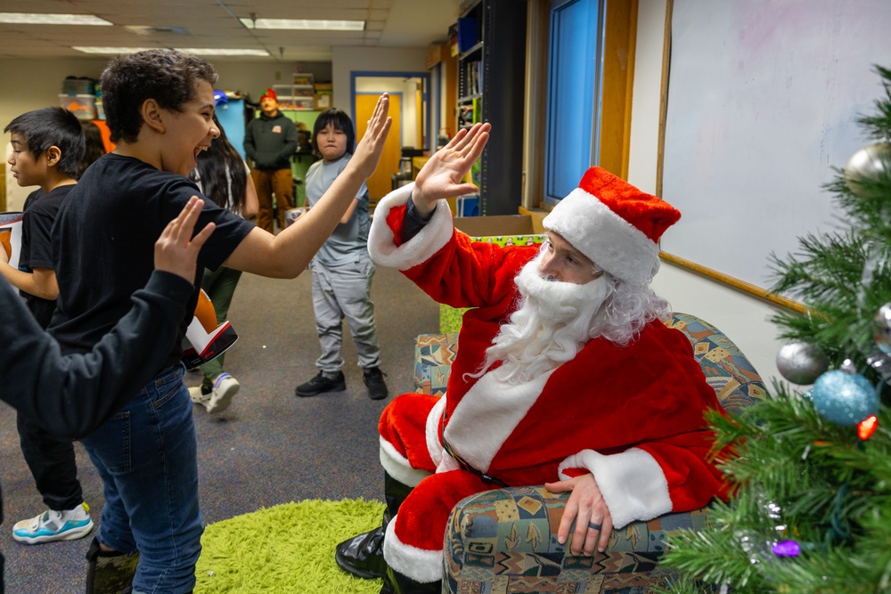 Service Members Deliver Toys in Kotzebue