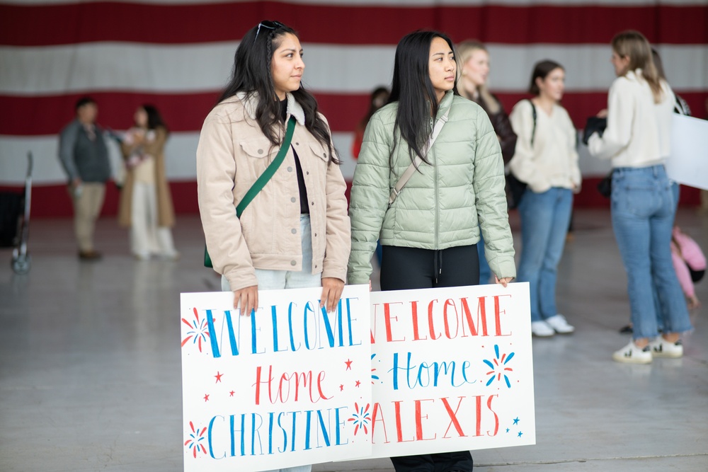 Airborne Command &amp; Control Squadron (VAW) 117 Returns from Deployment in Time for the Holidays