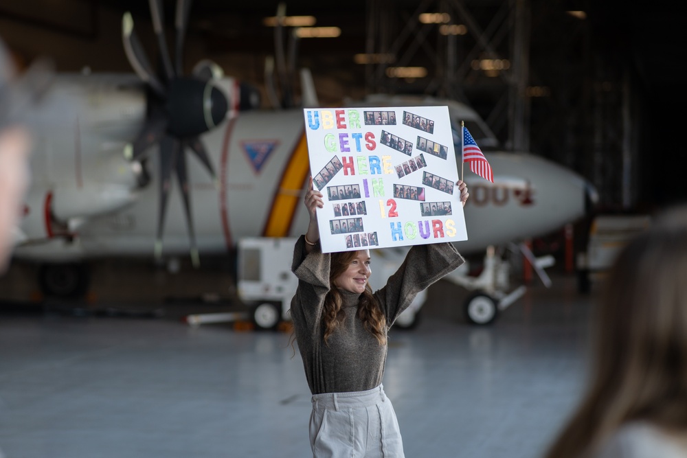 Airborne Command &amp; Control Squadron (VAW) 117 Returns from Deployment in Time for the Holidays