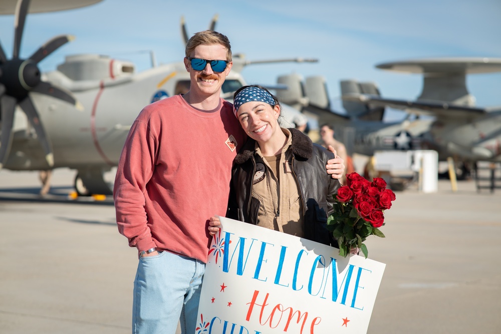 Airborne Command &amp; Control Squadron (VAW) 117 Returns from Deployment in Time for the Holidays