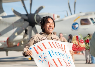 Airborne Command &amp; Control Squadron (VAW) 117 Returns from Deployment in Time for the Holidays