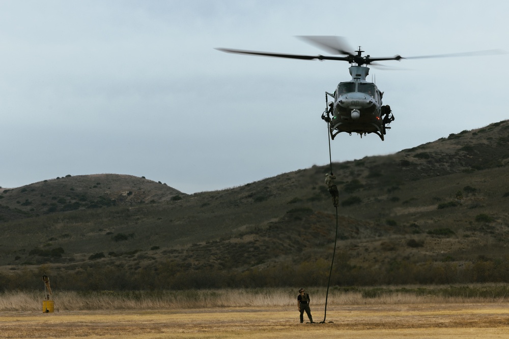 Marines conduct Helicopter Rope Suspension Techniques course with EOTG