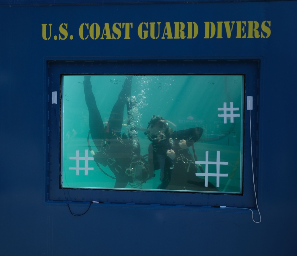 Coast Guard Divers support recruitment during Fleet Week