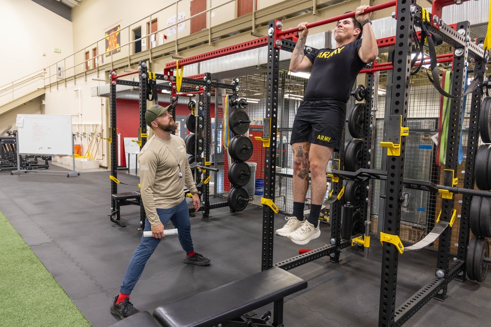 Soldiers from WRAIR-West participate in BET-HIIT training