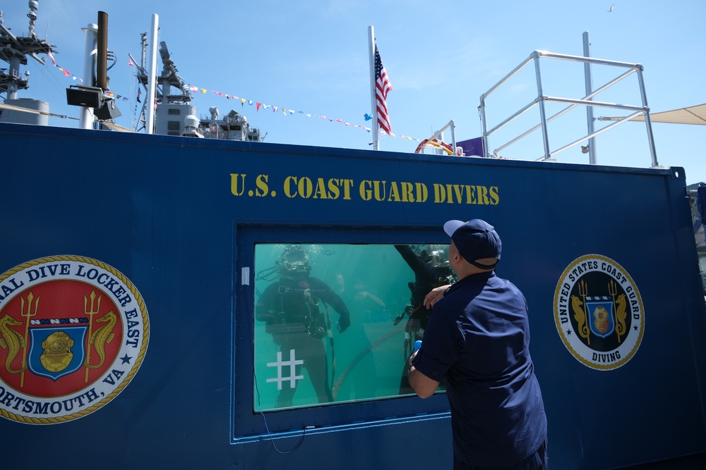 Coast Guard Divers support recruitment during Fleet Week