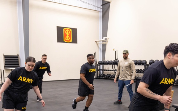 Soldiers from WRAIR-West participate in BET-HIIT training