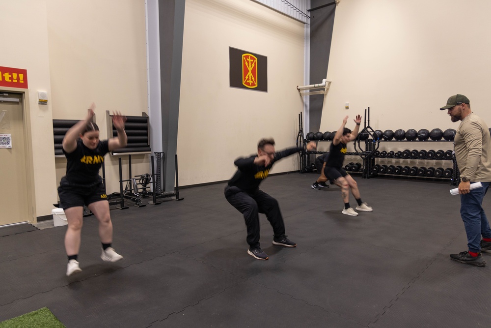 Soldiers from WRAIR-West participate in BET-HIIT training