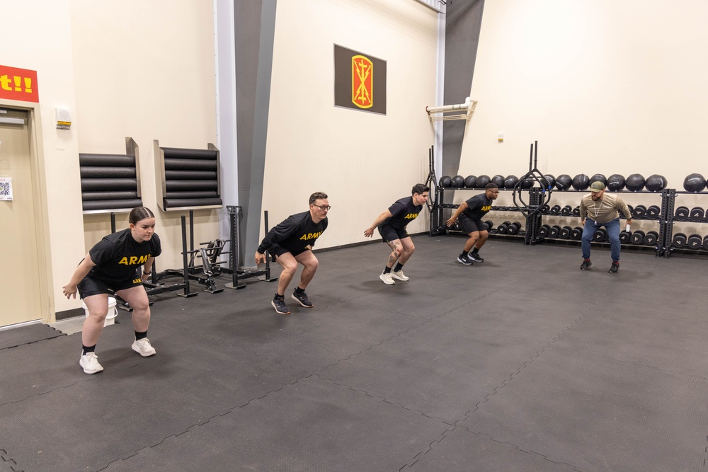 Soldiers from WRAIR-West participate in BET-HIIT training