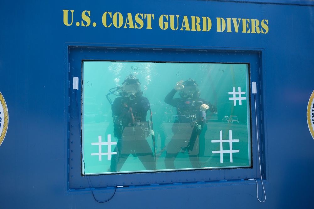 Coast Guard Divers support recruitment during Fleet Week