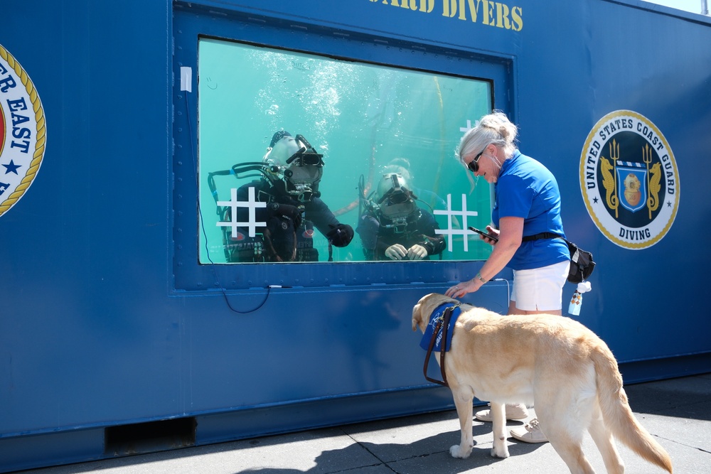 Coast Guard Divers support recruitment during Fleet Week