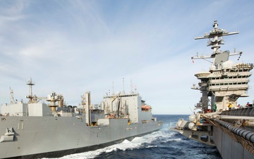 USS Abraham Lincoln conducts ammunition transfer with USNS Washington Chambers