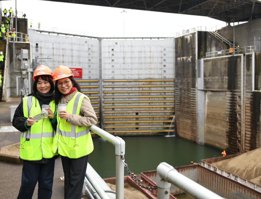 12th Mekong-Mississippi Sister Rivers Partnership Exchange visits Kentucky Lock