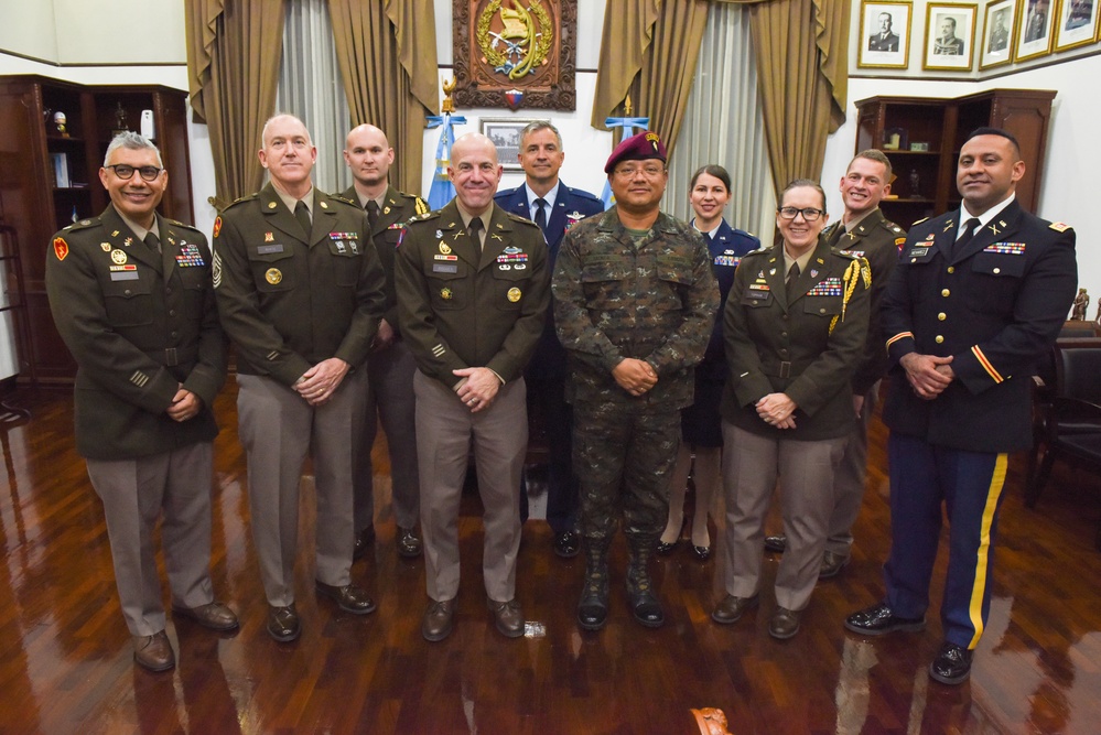 Arkansas National Guard Meets With Guatemalan Military Leadership