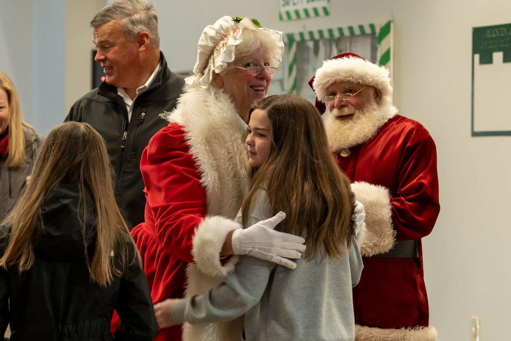 305th Air Mobility Wing Holds Annual Holiday Party