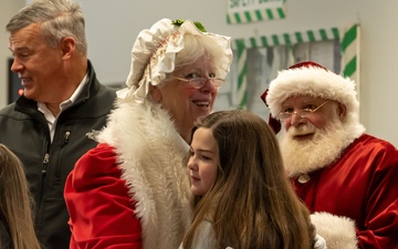 305th Air Mobility Wing Holds Annual Holiday Party