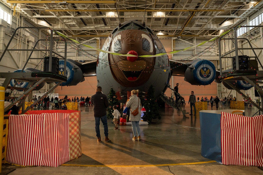 305th Air Mobility Wing Holds Annual Holiday Party