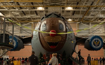 305th Air Mobility Wing Holds Annual Holiday Party