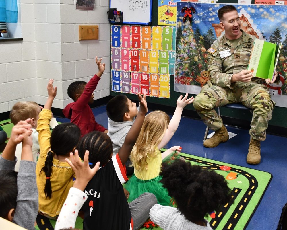 Womack Soldiers Share Holiday Stories with Children