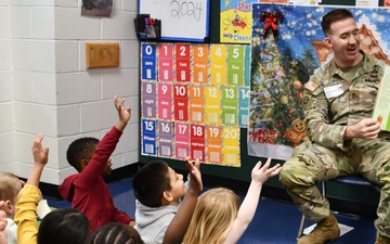 Womack Soldiers Share Holiday Stories with Children