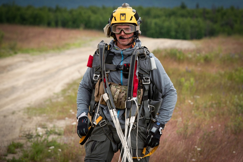 Pararescuemen, paratroopers, tactical air controllers conduct joint airborne operations