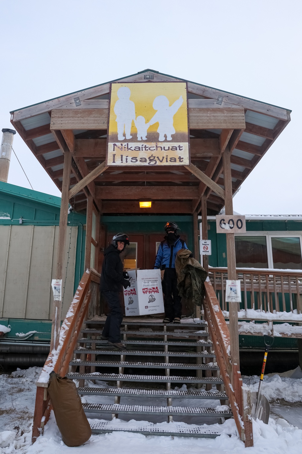 Service Members Deliver Gifts to Kotzebue Locals