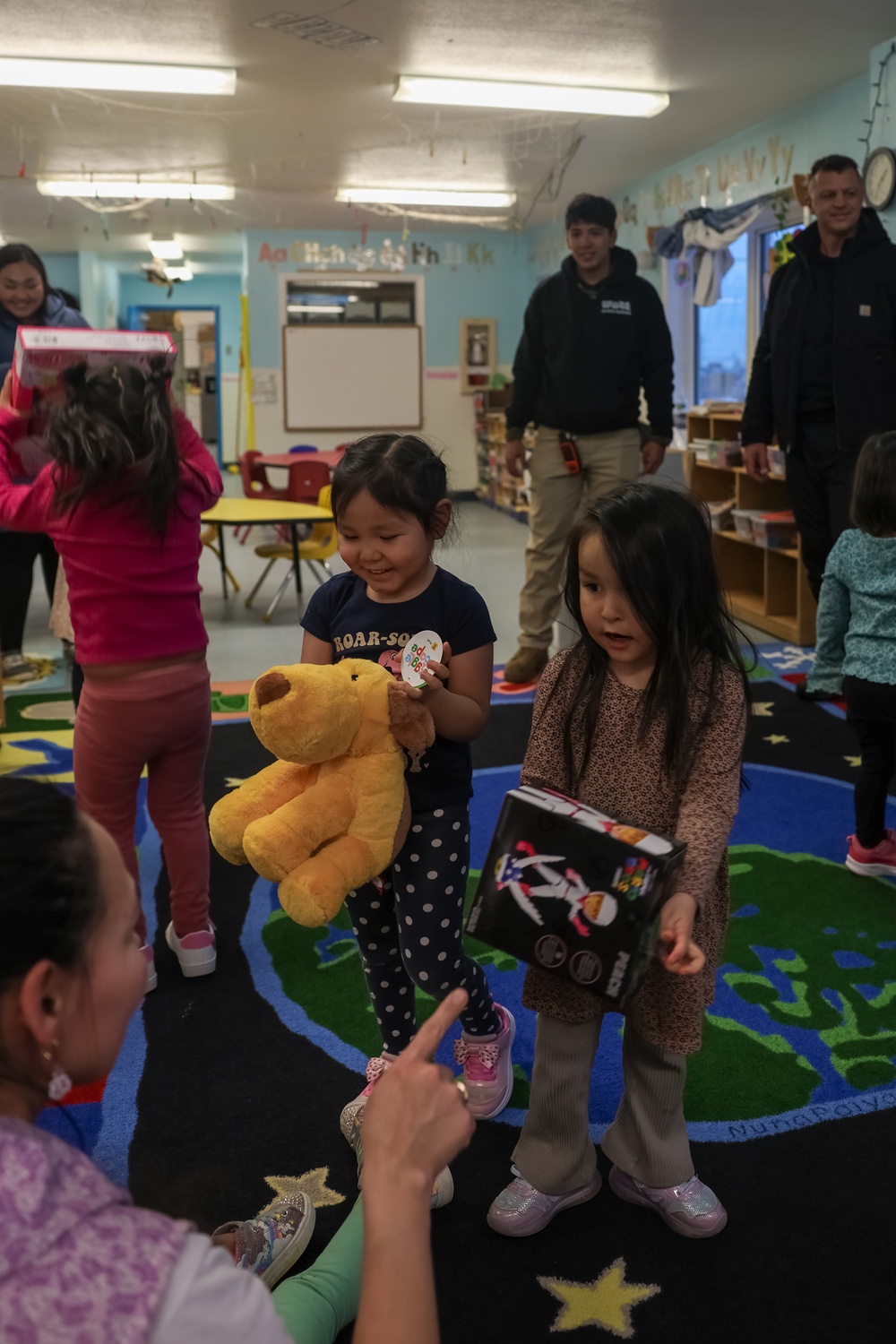 Service Members Deliver Gifts to Kotzebue Locals