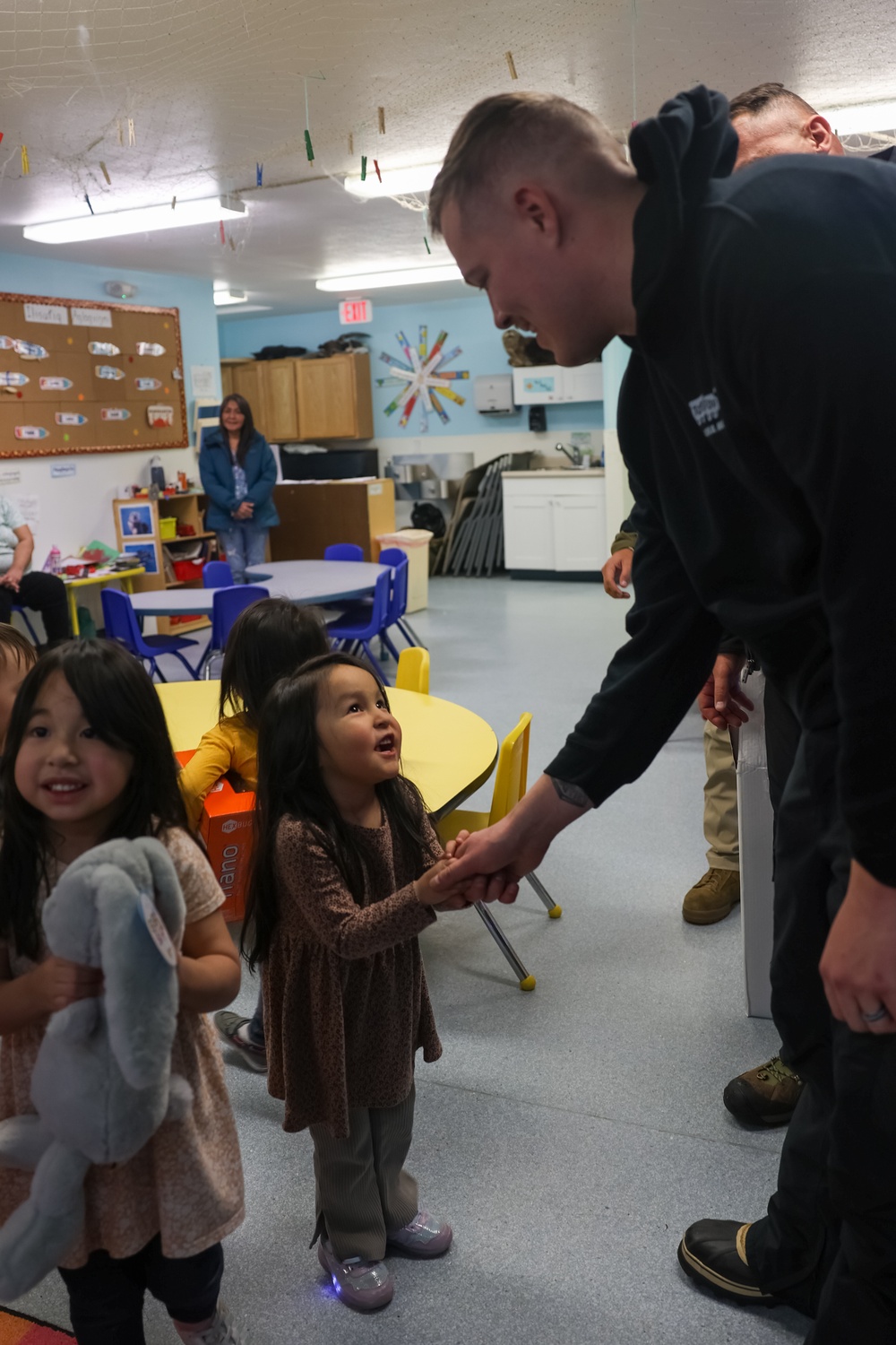 Service Members Deliver Gifts to Kotzebue Locals