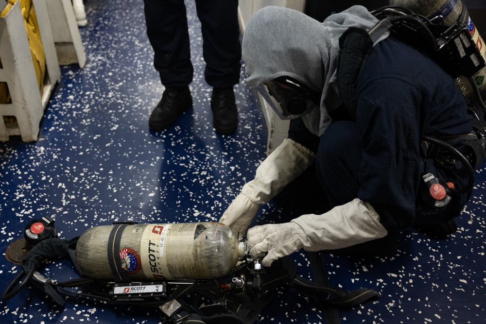 USS Oscar Austin (DDG 79) Conducts Toxic Gas Damage Control Drill