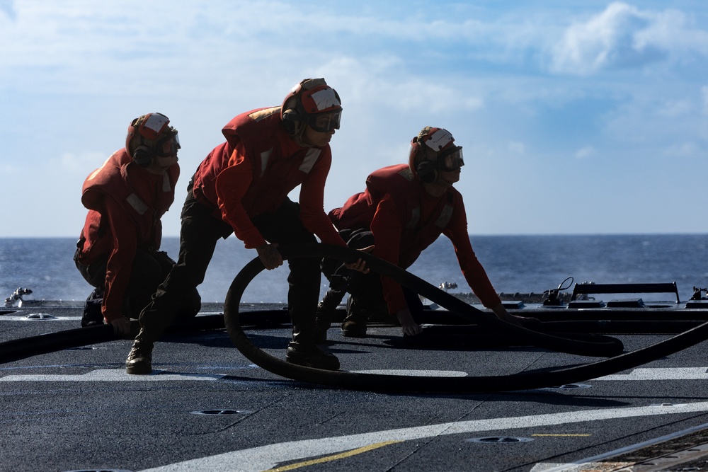 HSM 60, DET 2 Conducts Vertical Replenishment (VERTREP) and Helicopter In-Flight Refueling (HIFR) Drills Aboard the USS Oscar Austin (DDG 79)