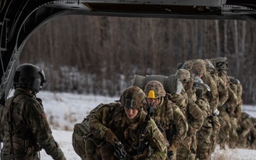 AKARNG aviators give 11th Airborne ‘Arctic Angels’ a lift during air assault training