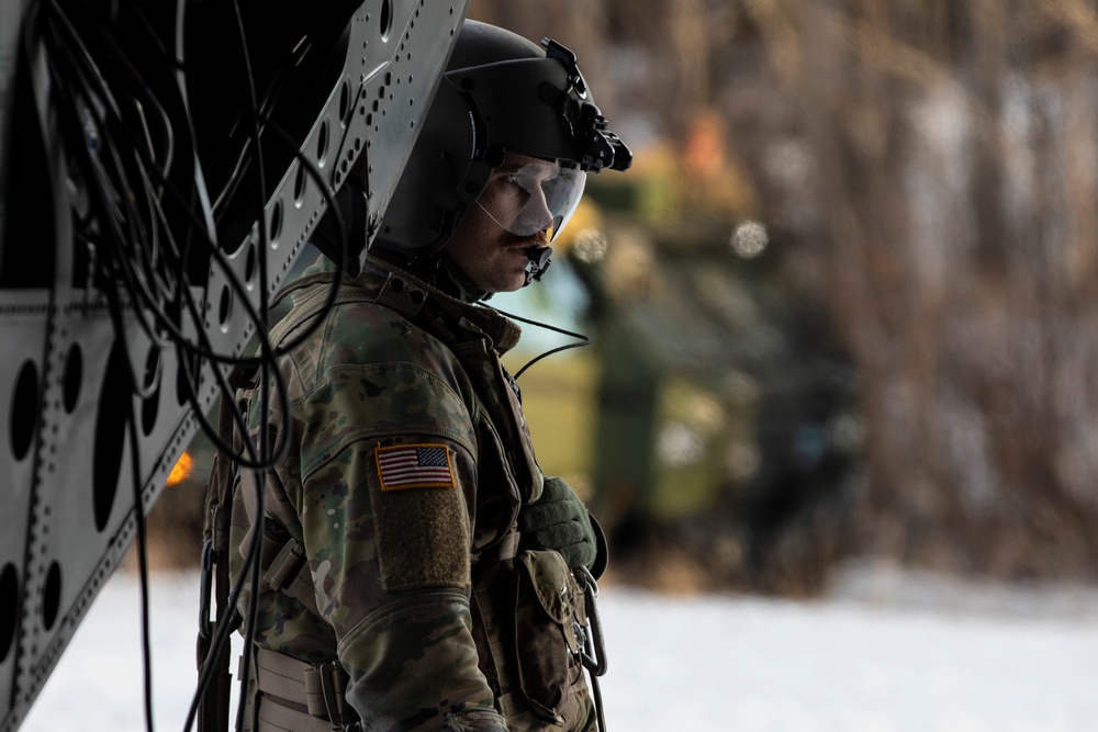 AKARNG aviators give 11th Airborne ‘Arctic Angels’ a lift during air assault training