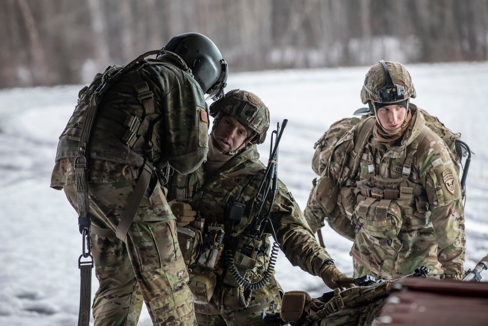 AKARNG aviators give 11th Airborne ‘Arctic Angels’ a lift during air assault training