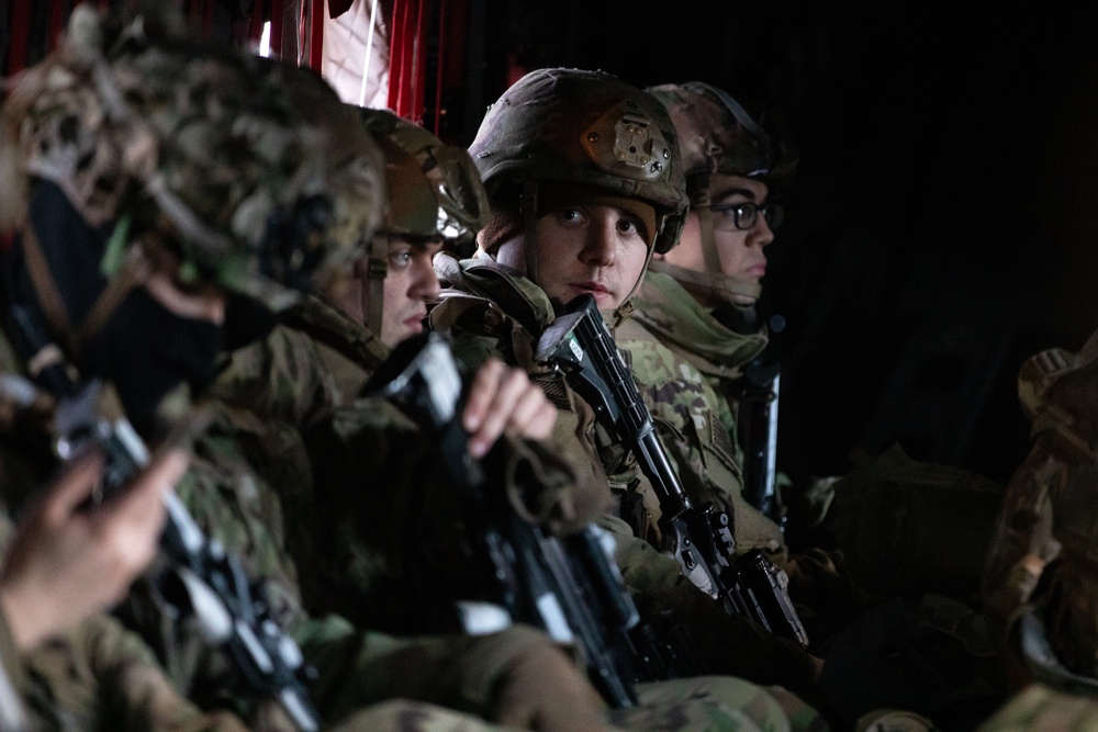 AKARNG aviators give 11th Airborne ‘Arctic Angels’ a lift during air assault training