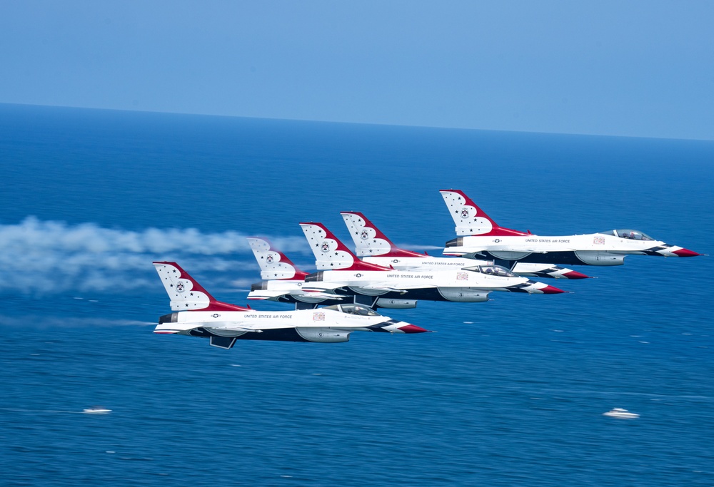 Thunderbirds soar over Fort Lauderdale