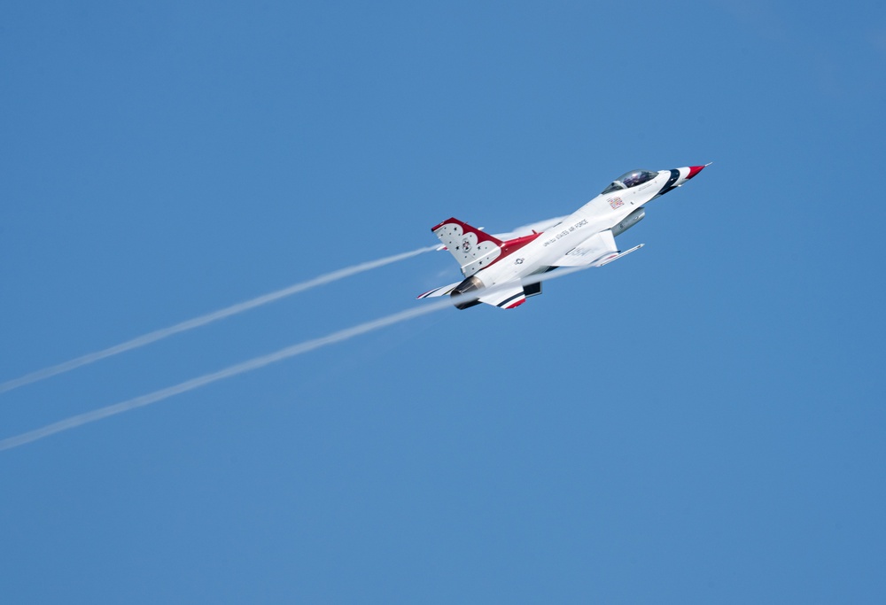 Thunderbirds soar over Fort Lauderdale